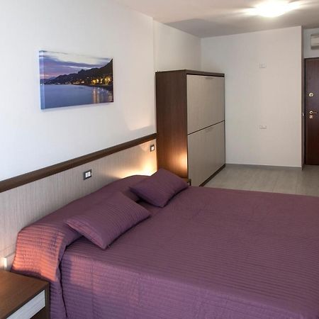 Locanda Brezza Marina Camera Quadrupla 菲纳莱利古雷 外观 照片